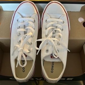 Chuck Taylor All Star Classic
LITTLE KIDS LOW TOP SHOE